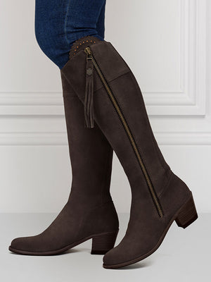 The Heeled Regina (Sporting Fit) - Chocolate Suede