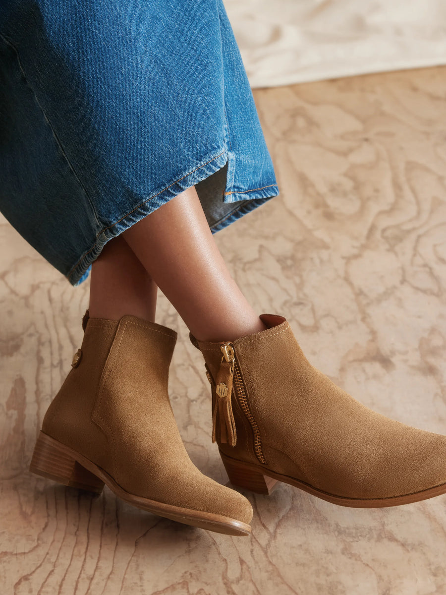 The Oakham - Women's Ankle Boots - Tan Suede