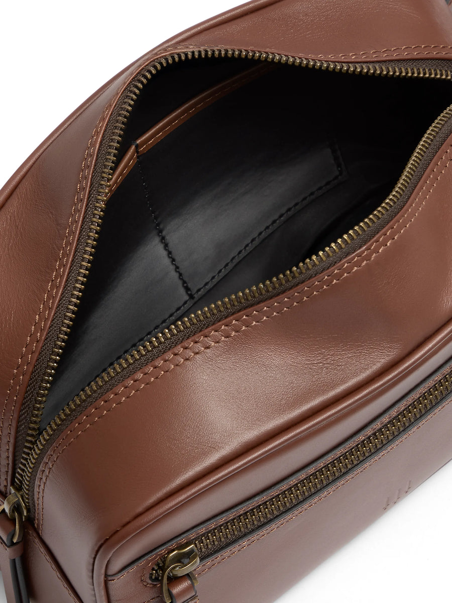 The Cotswold - Unisex Washbag - Cognac Leather