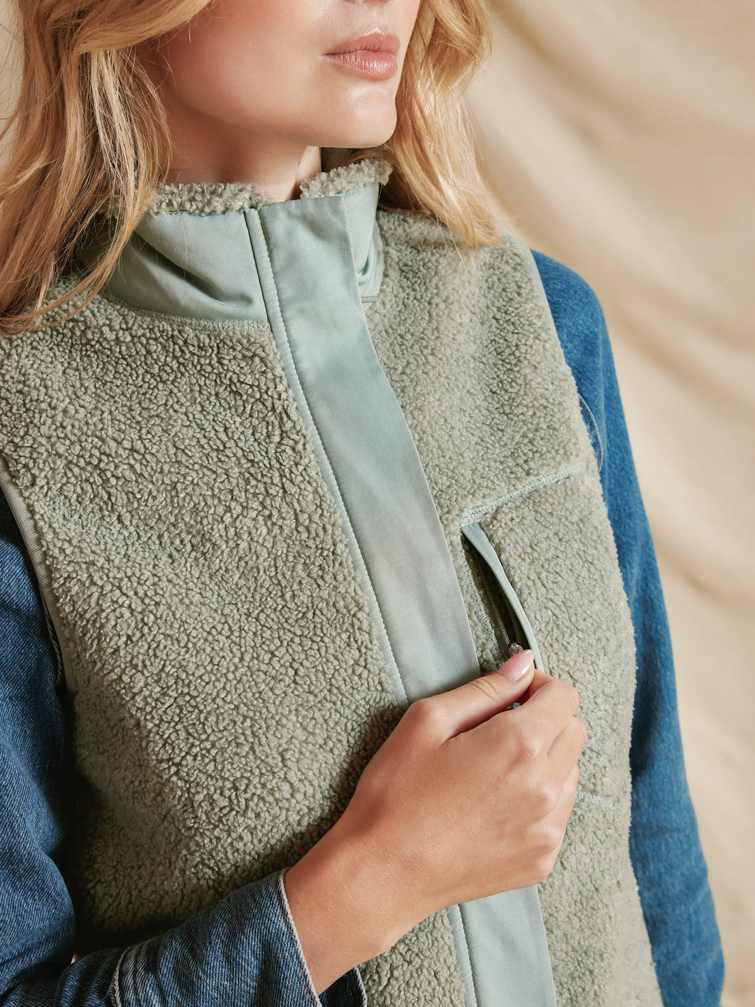 Agnes Fleece Gilet - Pistachio - Jackets