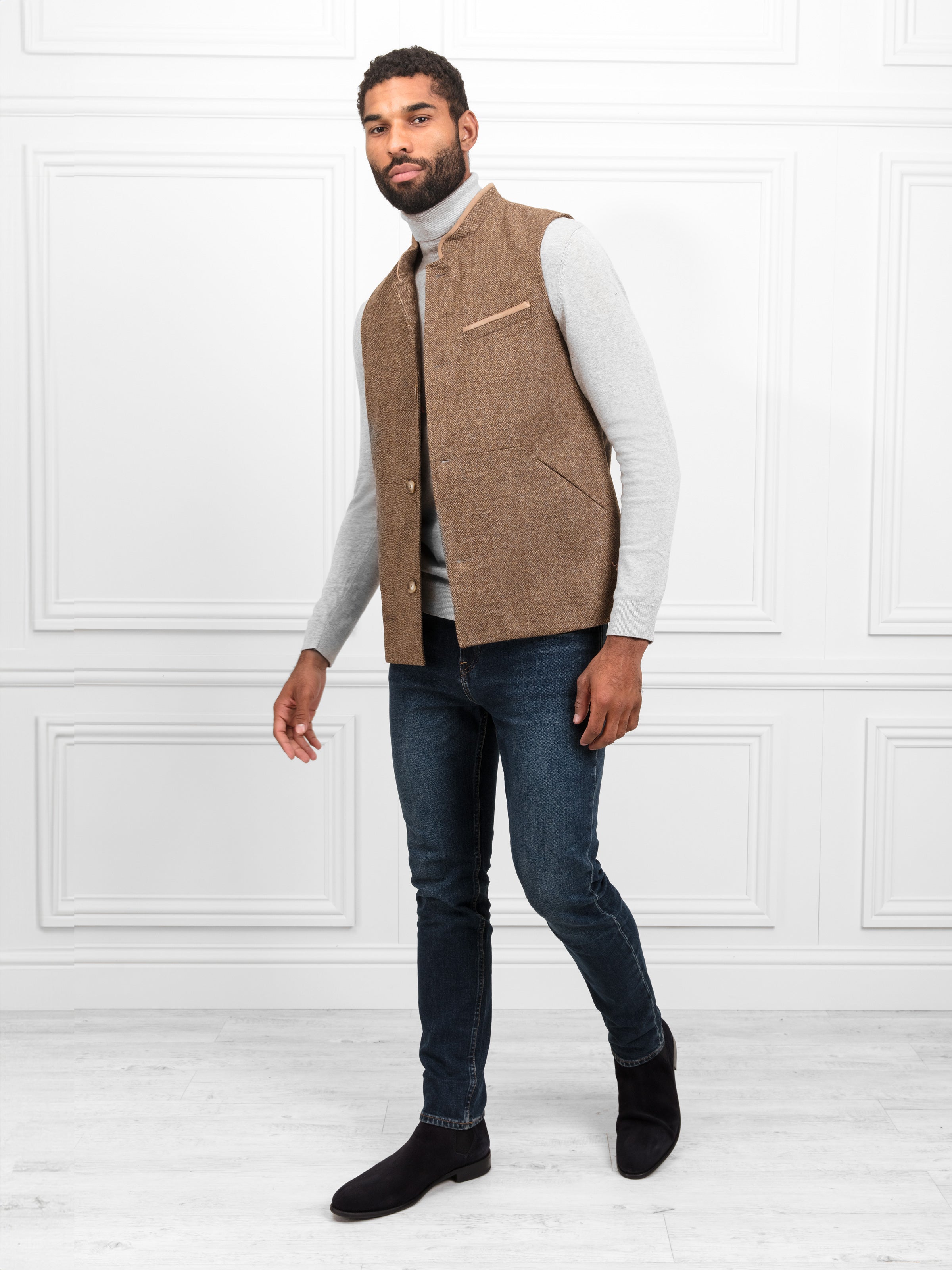 ドゥロワー　PRE1 Cotton Silk Twill Gilet ベージュ The Edward - Men's Gilet (Vest) - Camel Herringbone | Fairfax & Favor